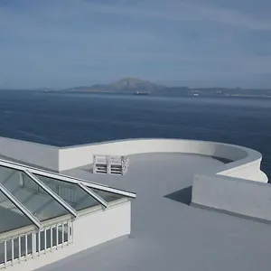Pensión Floating House, Tarifa